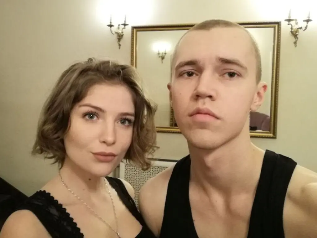 Free Naked SallyAndSimon